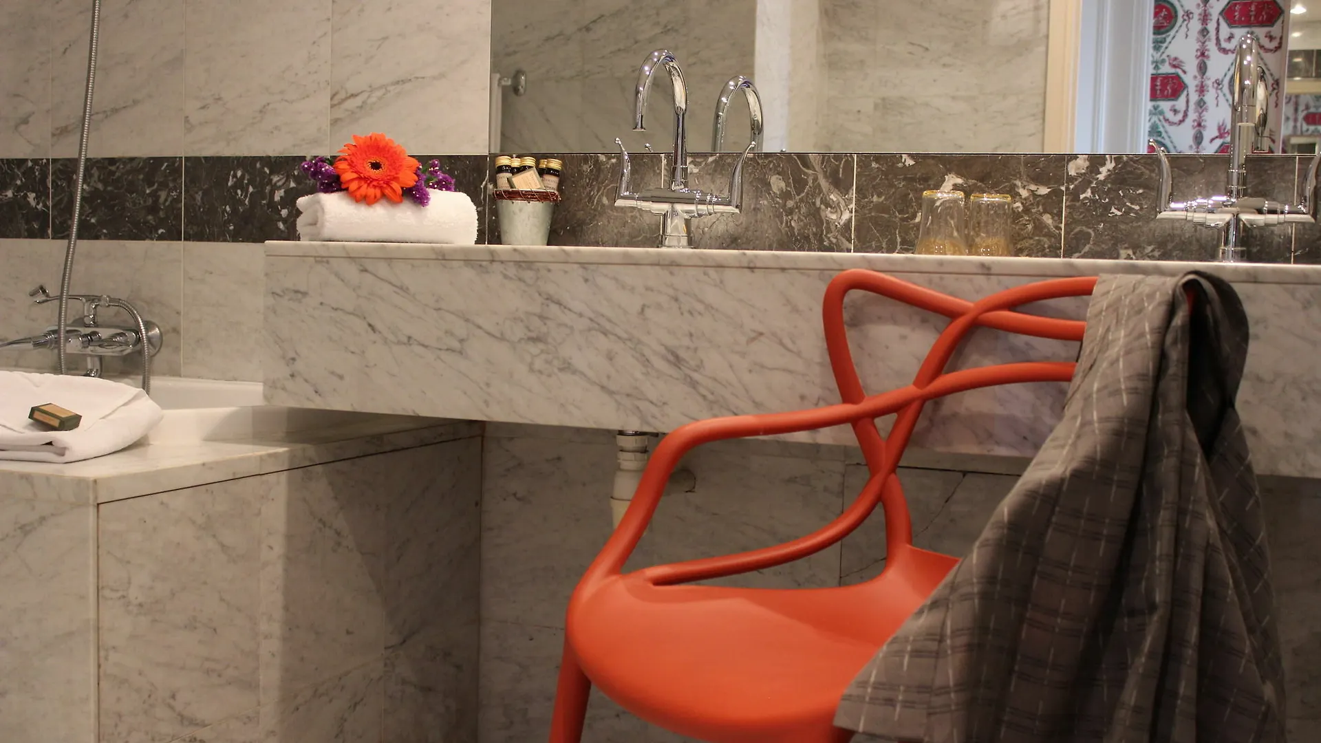 Hotel De Conde 4*